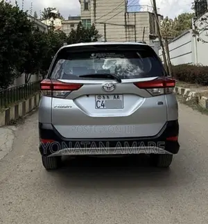 Toyota Rush 2022 Silver