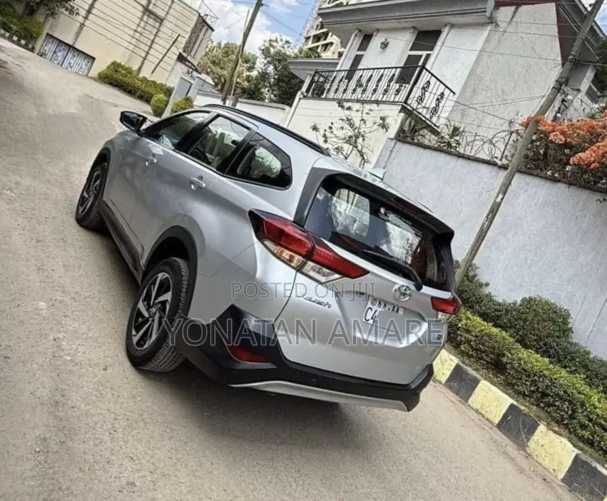 Toyota Rush 2022 Silver