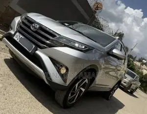 Toyota Rush 2022 Silver