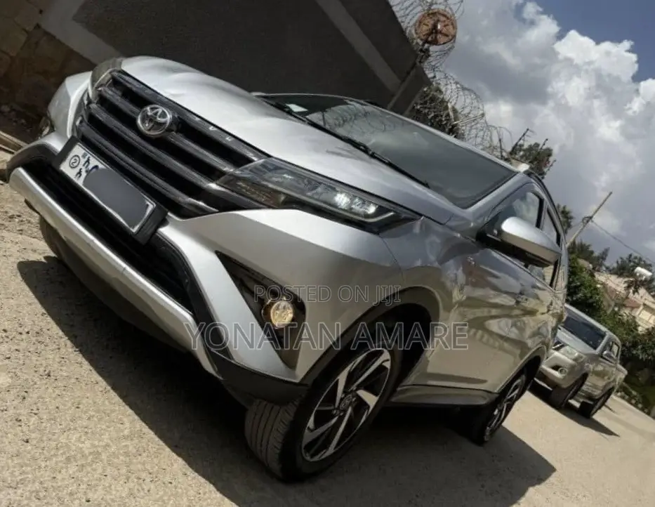 Toyota Rush 2022 Silver