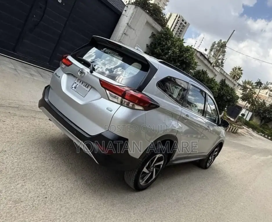 Toyota Rush 2022 Silver