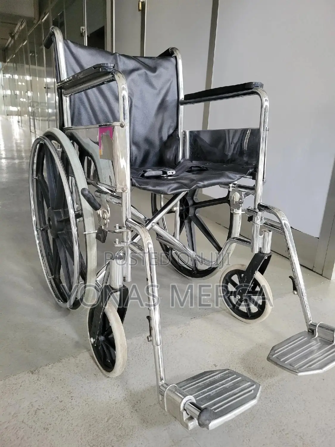 Wheelchair for Move Purposes彫埠strong,Flexible Antibacterial Upholstery