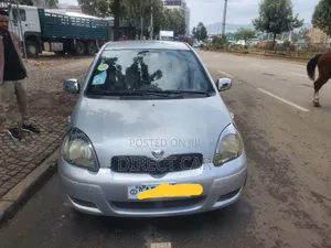 Toyota Vitz 2004 Silver
