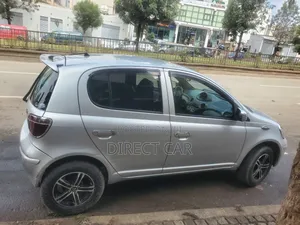 Toyota Vitz 2004 Silver