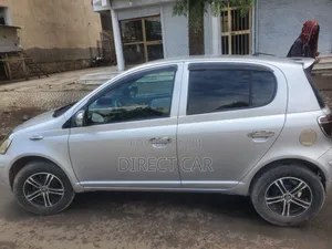 Toyota Vitz 2004 Silver