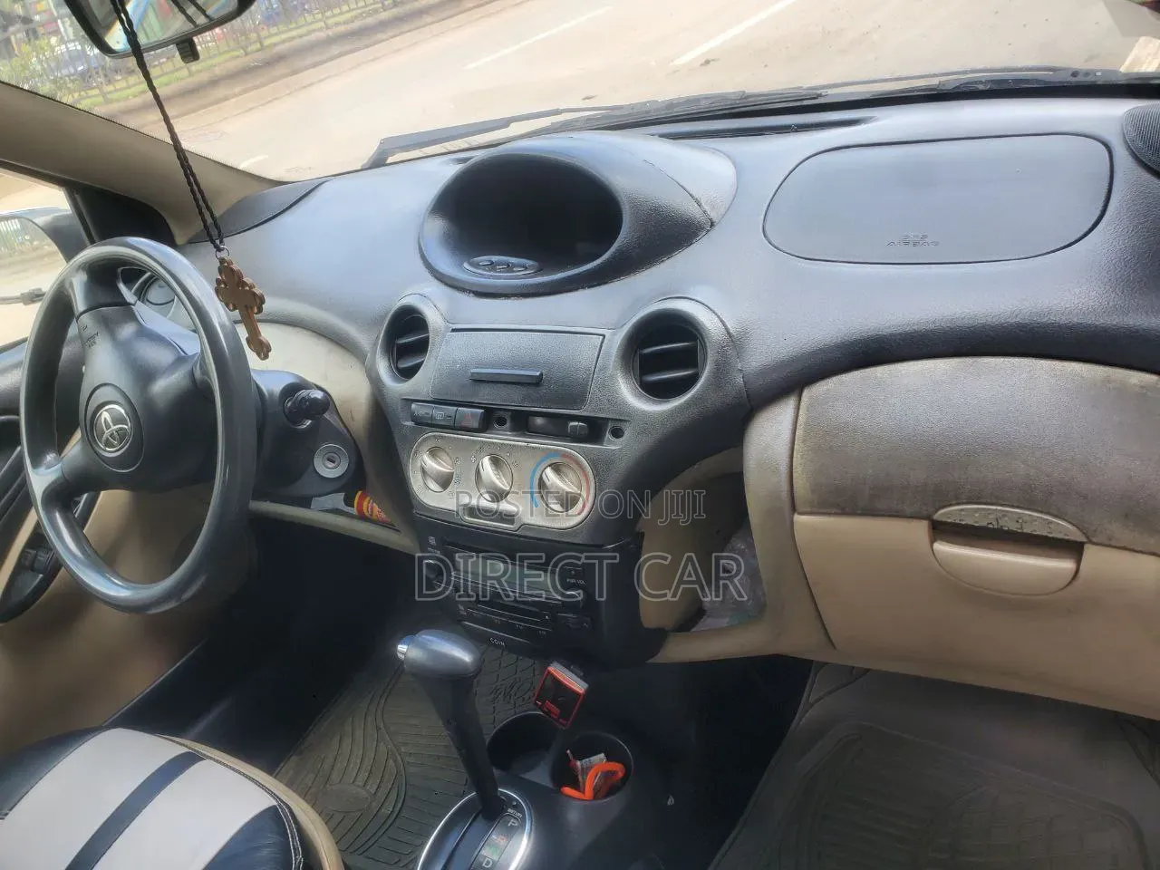 Toyota Vitz 2004 Silver