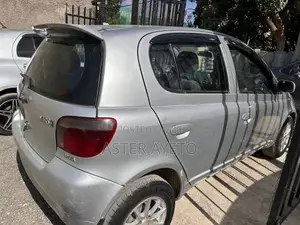 Toyota Vitz 2001 Silver