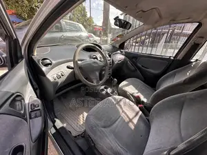 Toyota Vitz 2001 Silver