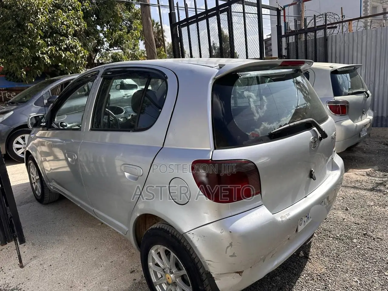 Toyota Vitz 2001 Silver