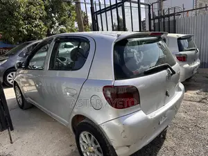 Toyota Vitz 2001 Silver