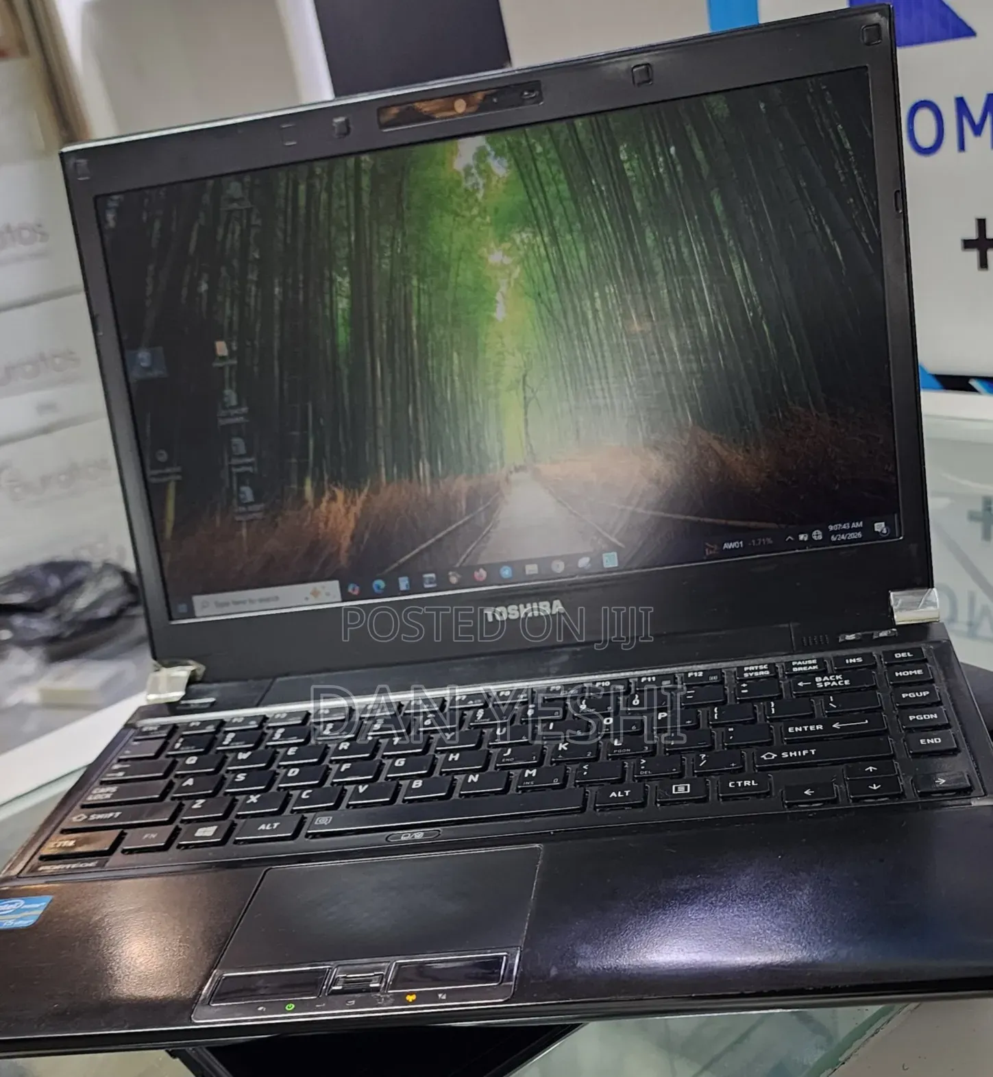 New Laptop Toshiba 4GB Intel Core i5 SSD 500GB
