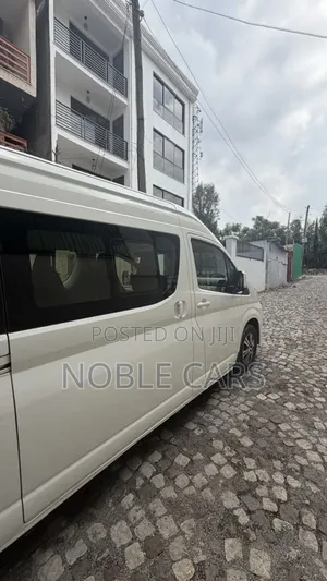 Toyota HiAce 2021 White