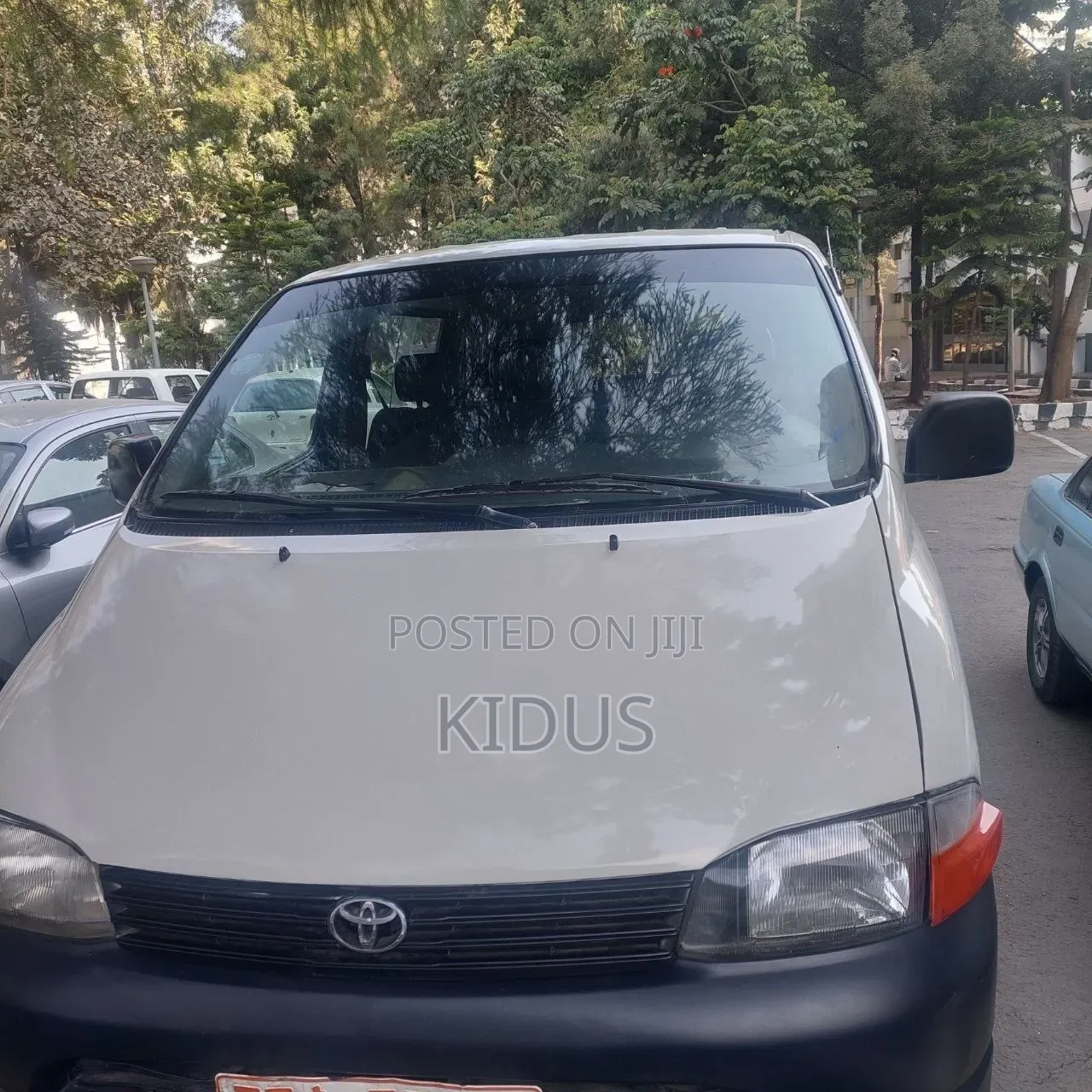 Toyota HiAce 1998 White