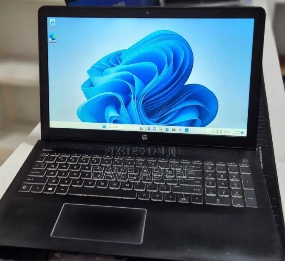 New Laptop HP Pavilion 15 8GB Intel Core i7 SSD 256GB