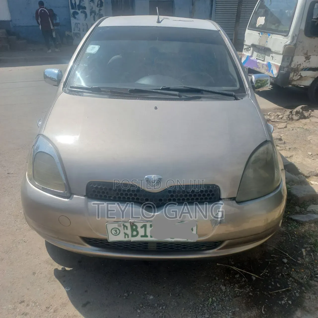 Toyota Vitz 2001 Brown