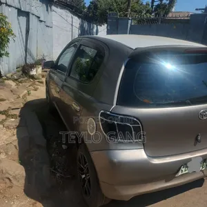Toyota Vitz 2001 Brown