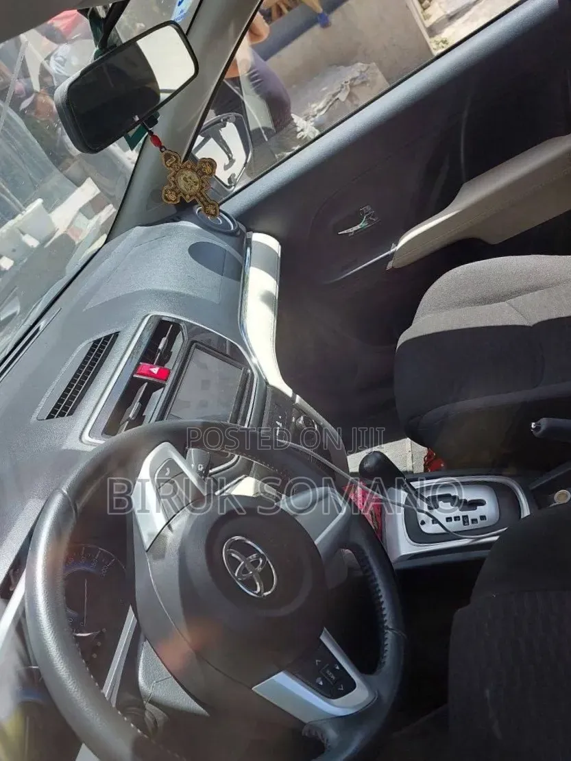 Toyota Rush 2021 Silver