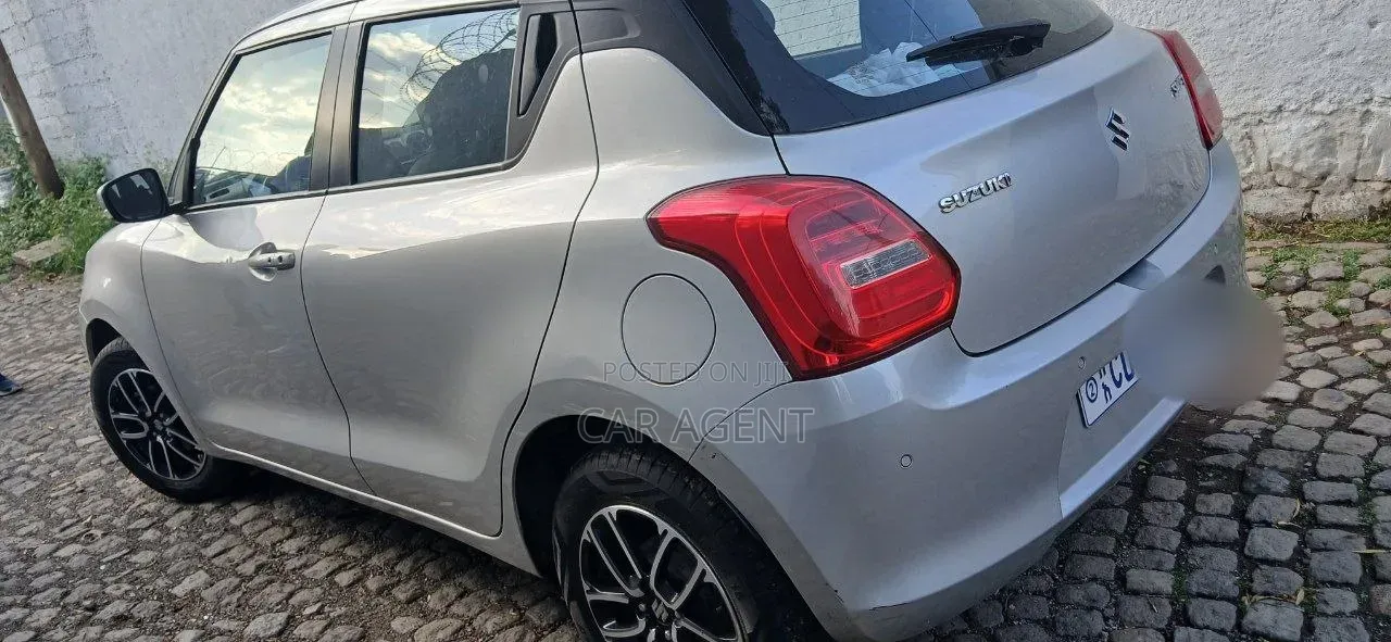 Suzuki Swift 2022 Silver