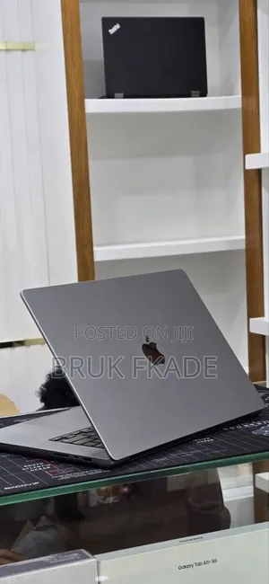 New Laptop Apple MacBook Pro 2021 M1 32GB Apple M1 Pro SSD 512GB