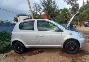 Toyota Vitz 2001 Silver