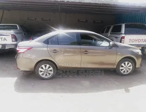 Toyota Yaris 2014 Gold