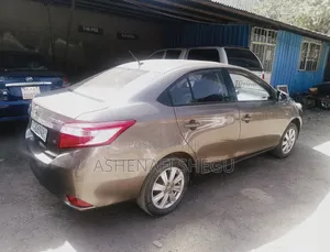 Toyota Yaris 2014 Gold