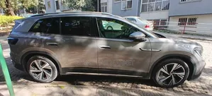 Volkswagen ID.6 2022 Gold