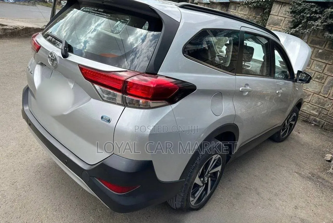Toyota Rush 2021 Silver