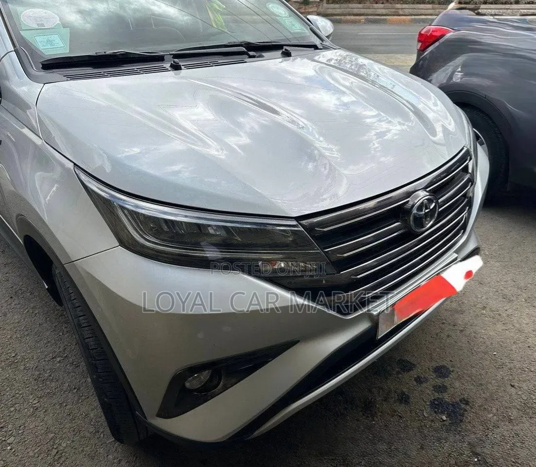 Toyota Rush 2021 Silver
