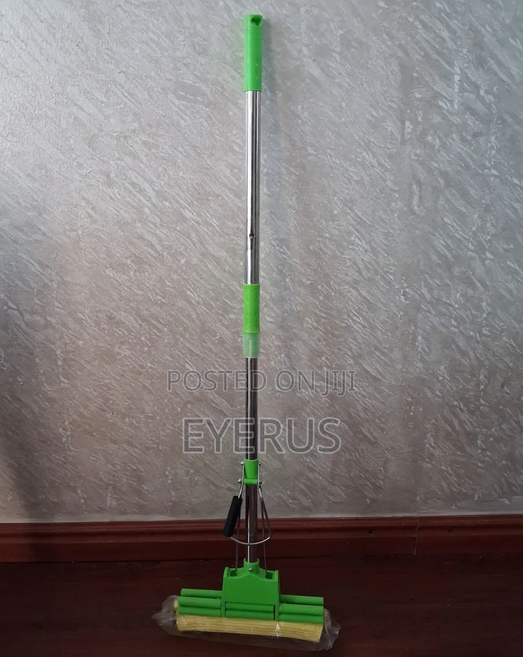 Wiper Broom For
