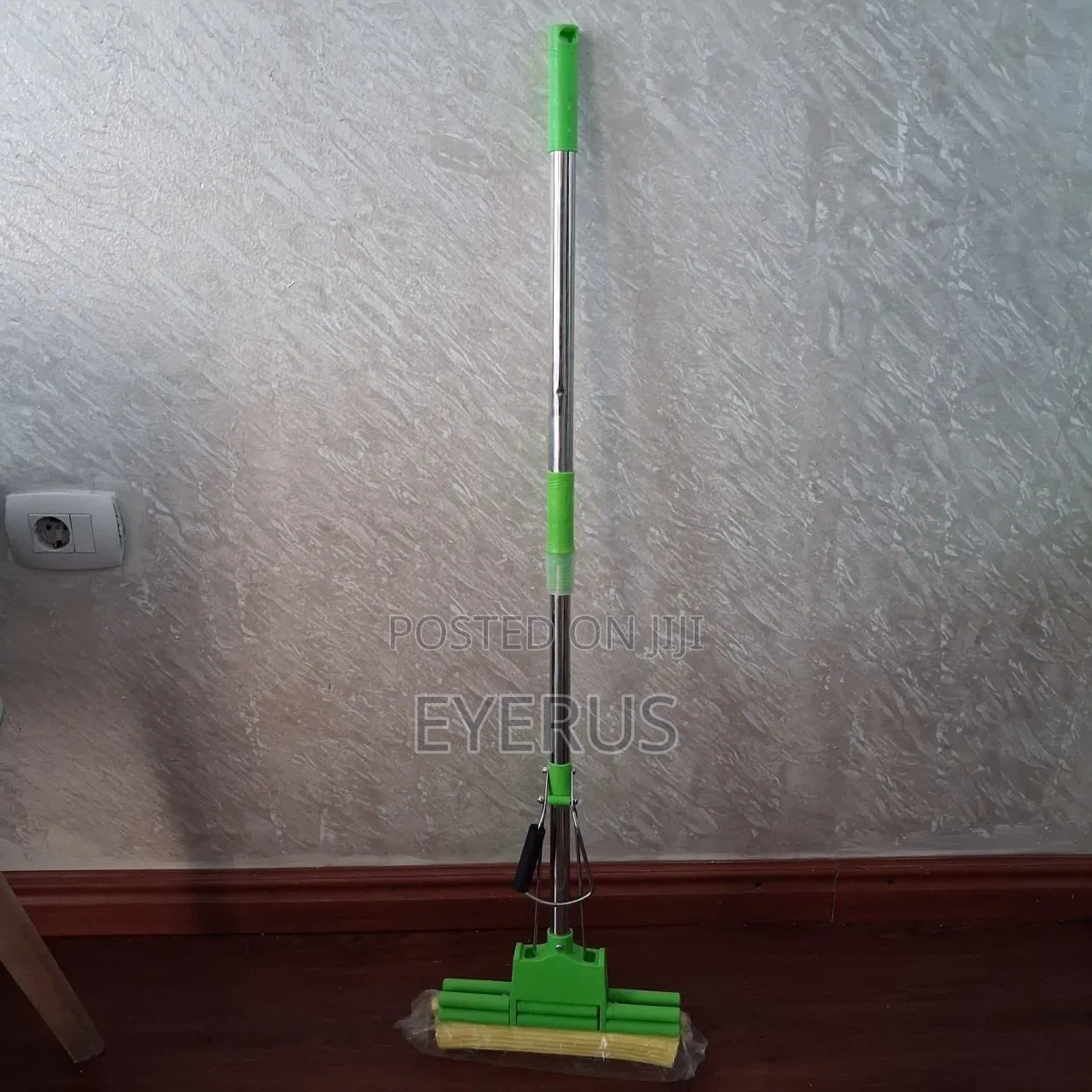 Wiper Broom For