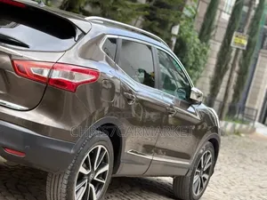 Nissan Qashqai 2017 Brown