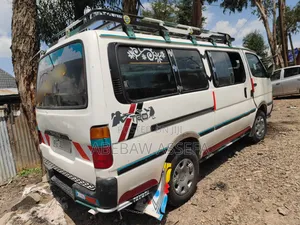 Toyota HiAce 2001 White
