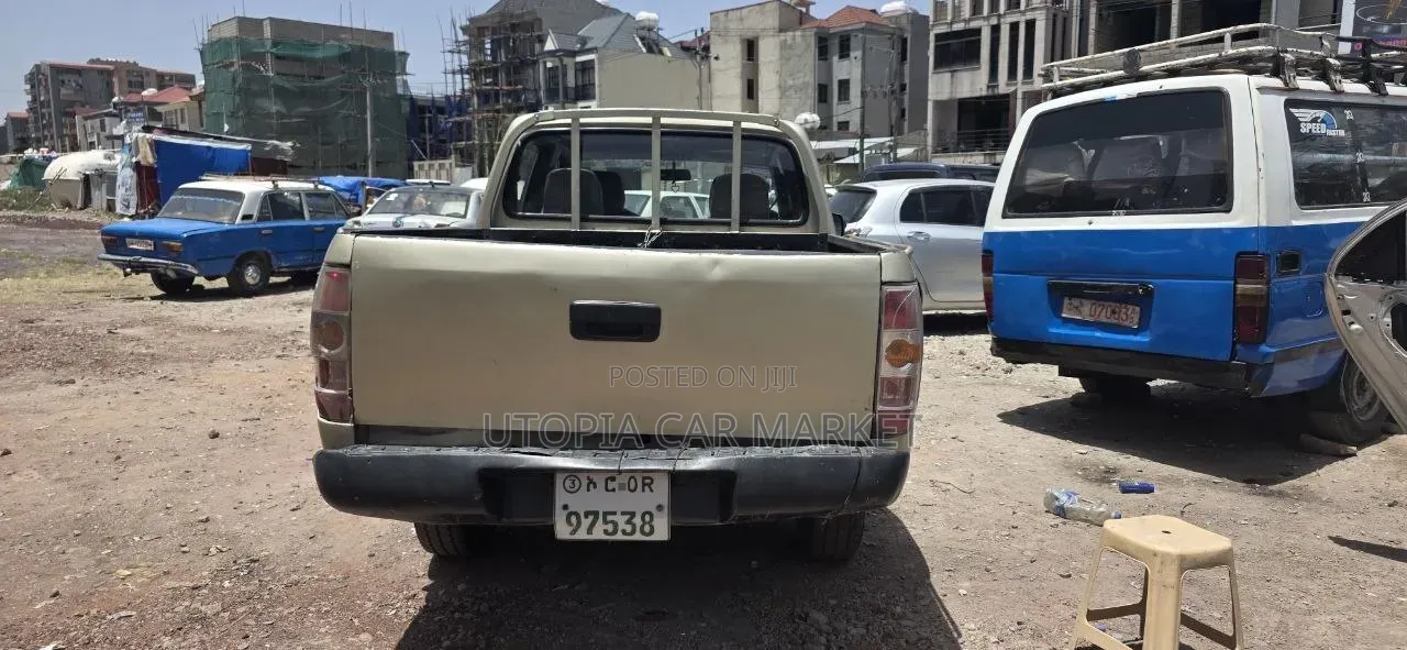 Mazda BT-50 2010 Beige