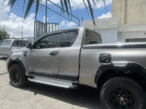 Toyota Hilux 2020 Gray