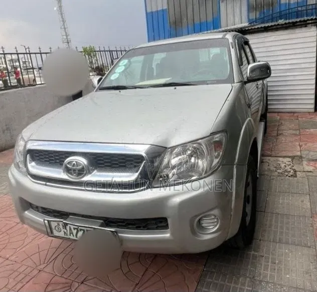 Toyota Hilux 2010 Gold
