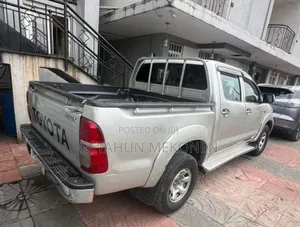 Toyota Hilux 2010 Gold