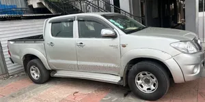 Toyota Hilux 2010 Gold