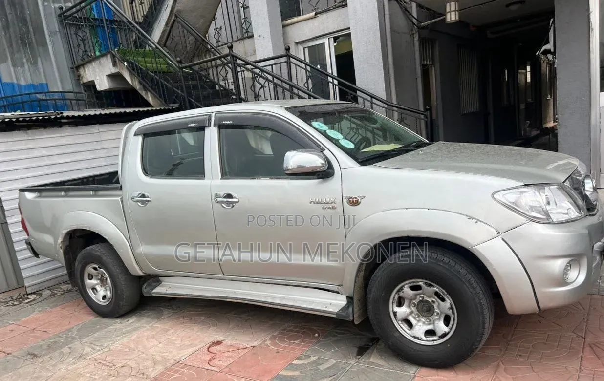 Toyota Hilux 2010 Gold