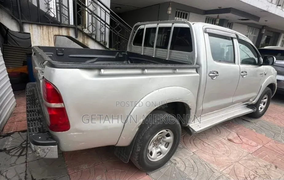 Toyota Hilux 2010 Gold