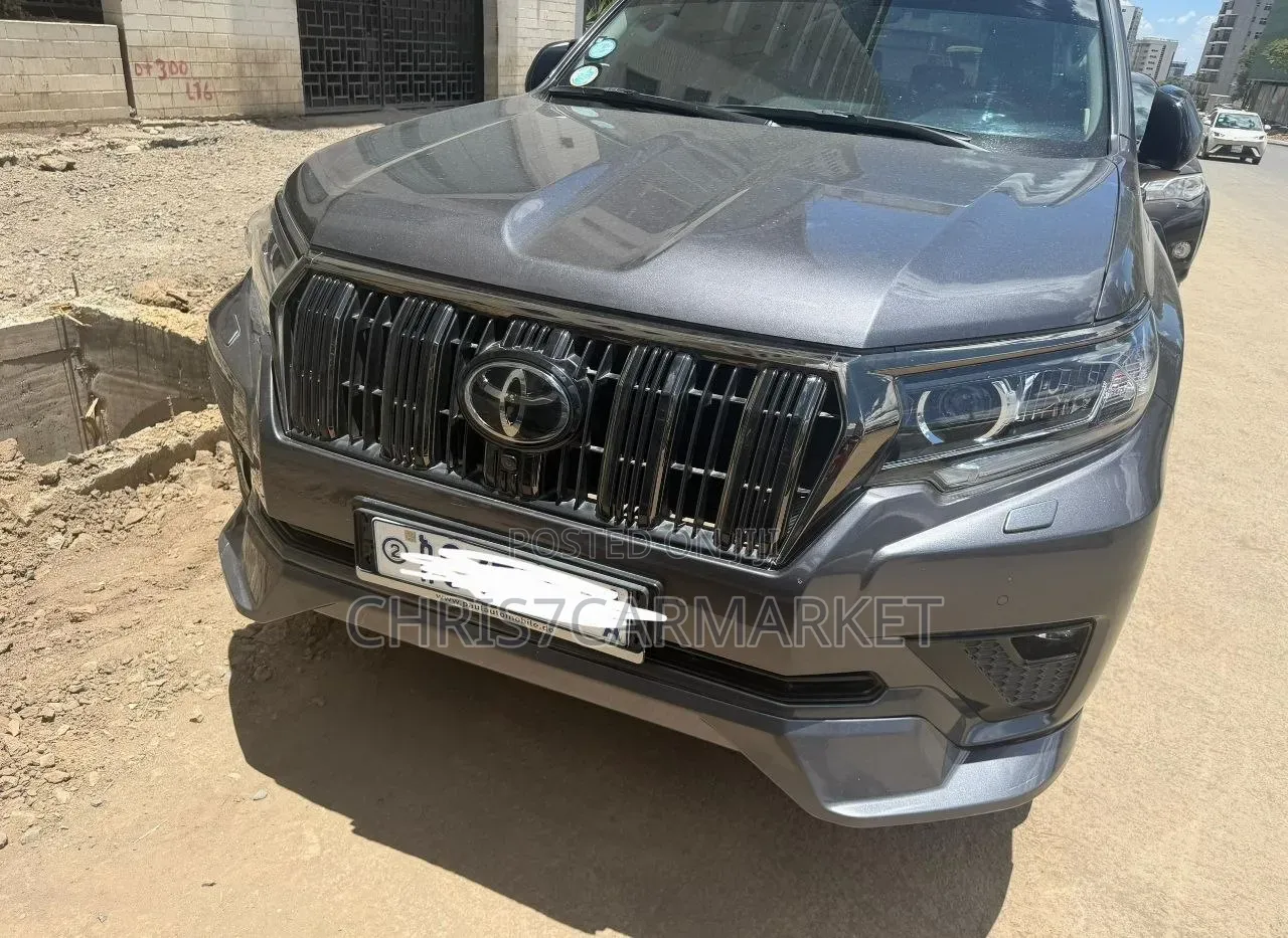 Toyota Land Cruiser Prado 2023 Gray