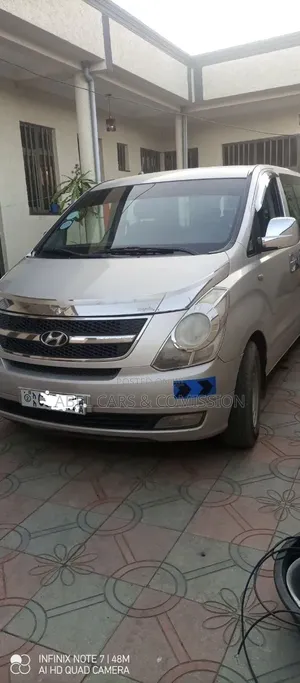 Hyundai Satellite 2010 Silver