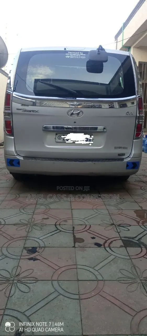 Hyundai Satellite 2010 Silver