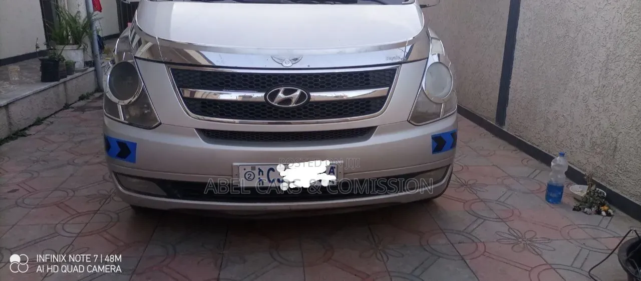 Hyundai Satellite 2010 Silver
