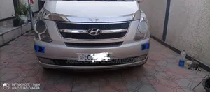 Hyundai Satellite 2010 Silver
