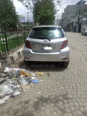 Toyota Yaris 2013 Silver