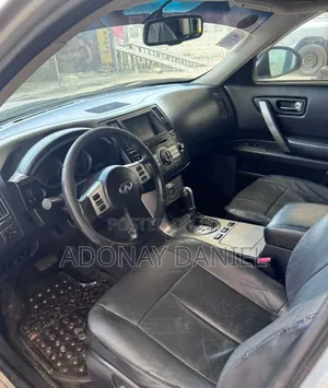 Nissan 100 2007 Silver