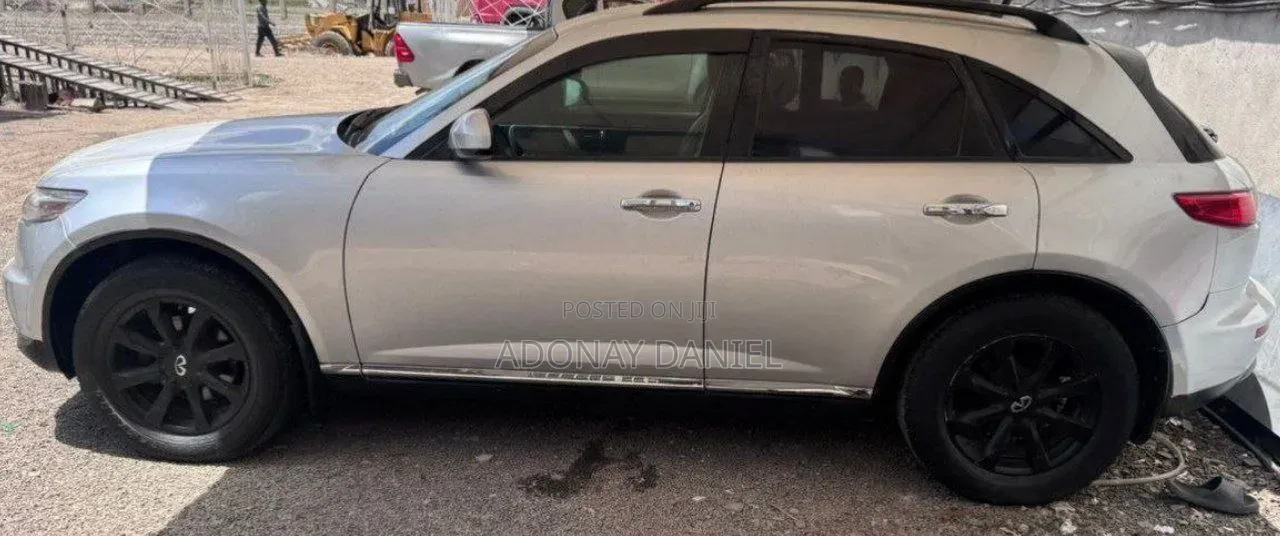 Nissan 100 2007 Silver