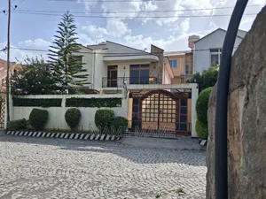 7bdrm House in Addis Abeba, Bole for sale