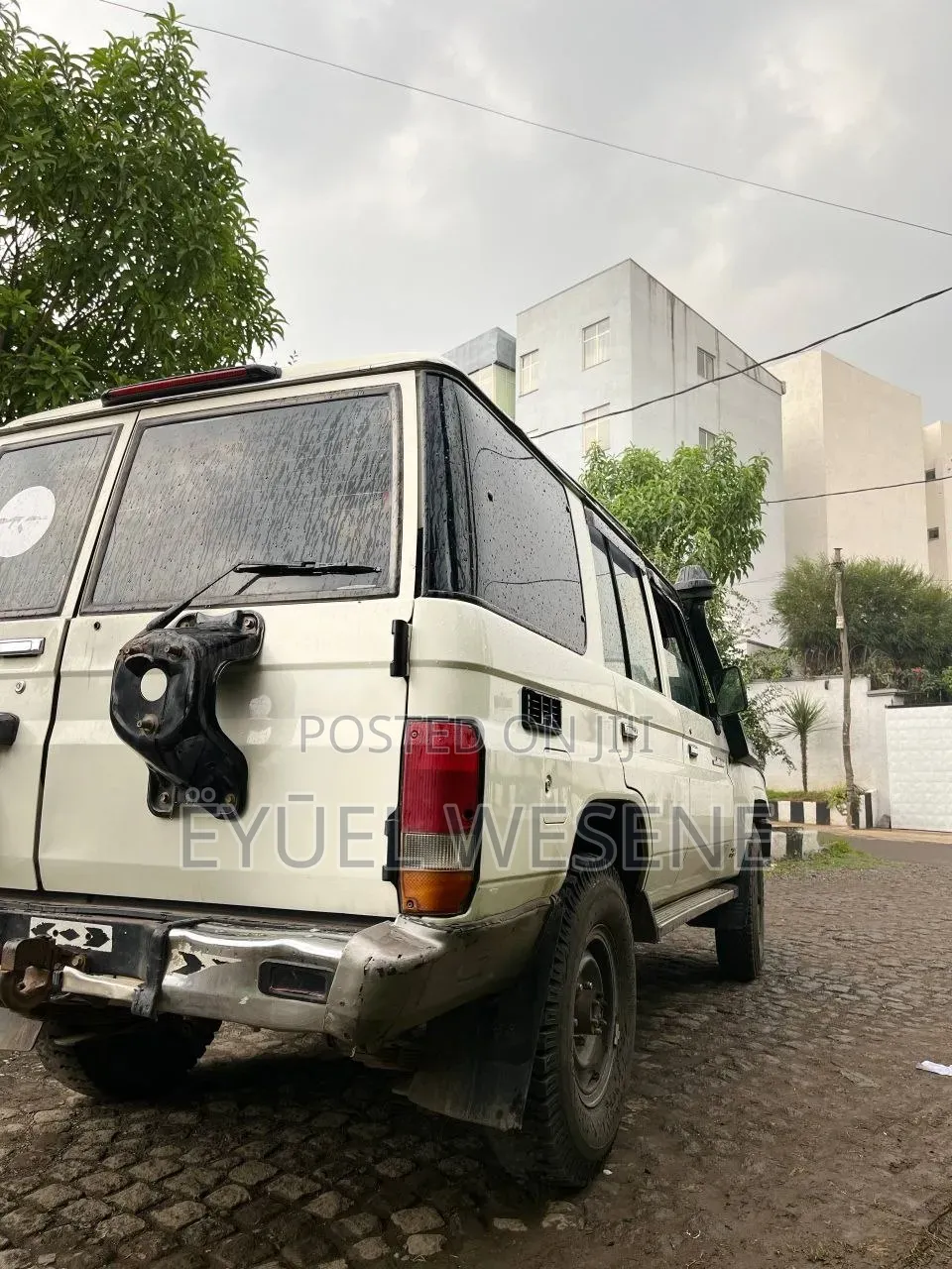 Toyota Land Cruiser 2010 White
